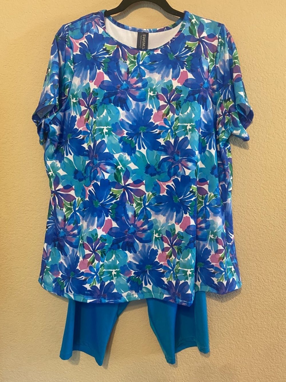 Swim 365 swimsuits for all Short Sleeve Swim Tee shorts Tropical blue Sz 16